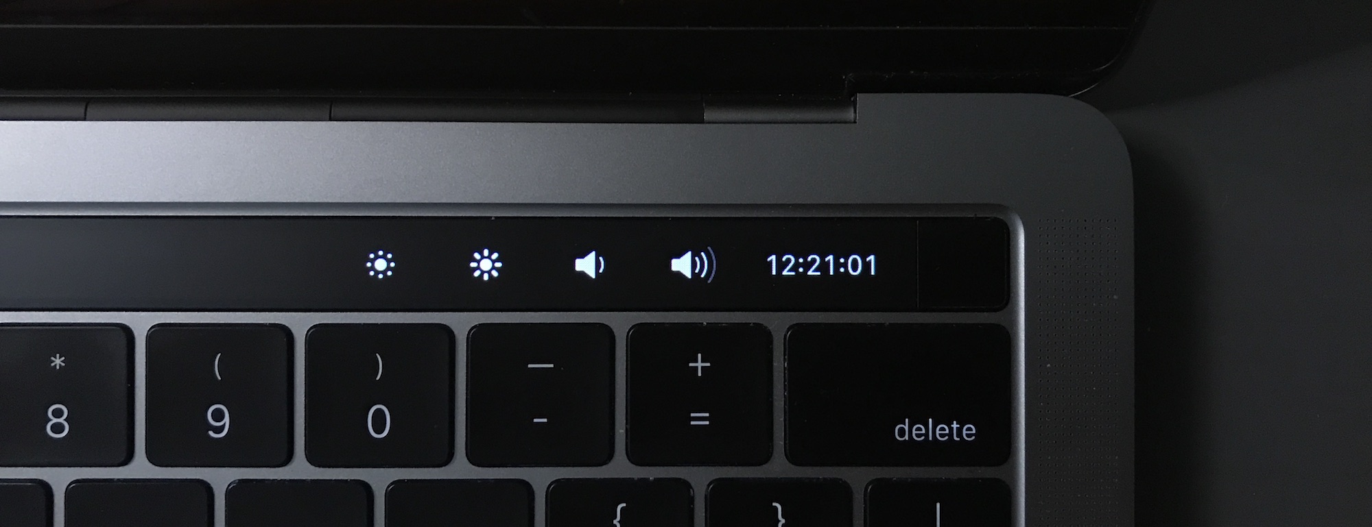 how to turn on macbook pro touch bar